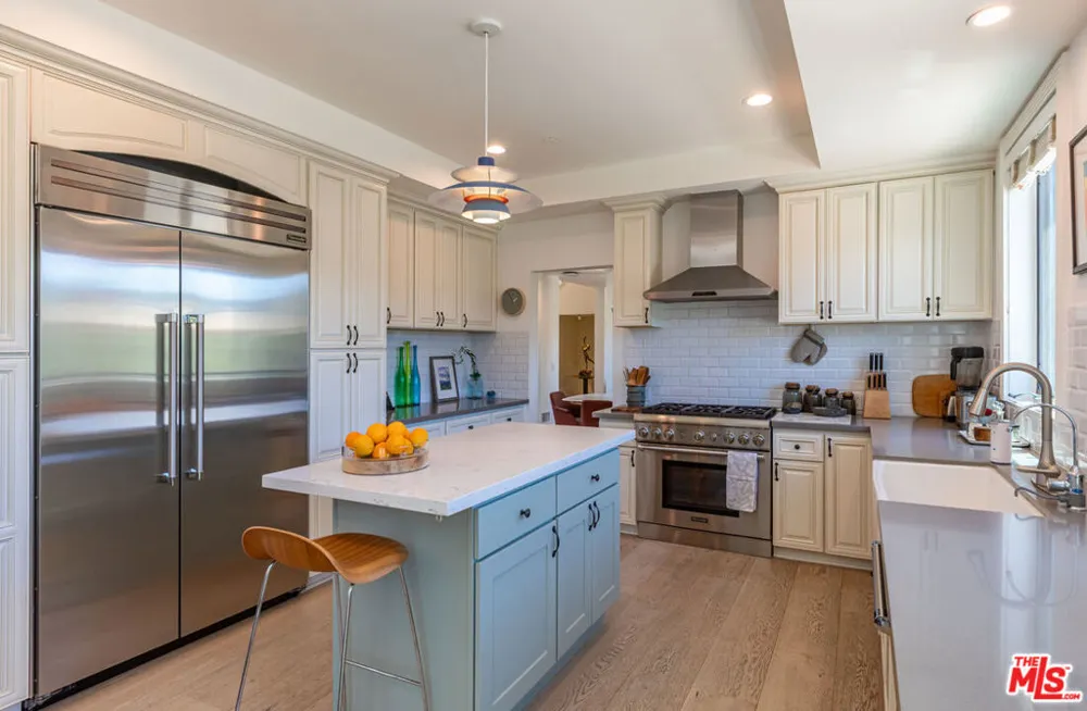 1045 Cold Canyon Road Calabasas, CA 91302