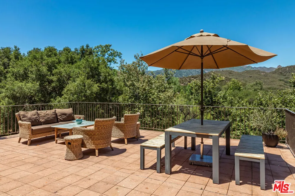 1045 Cold Canyon Road Calabasas, CA 91302