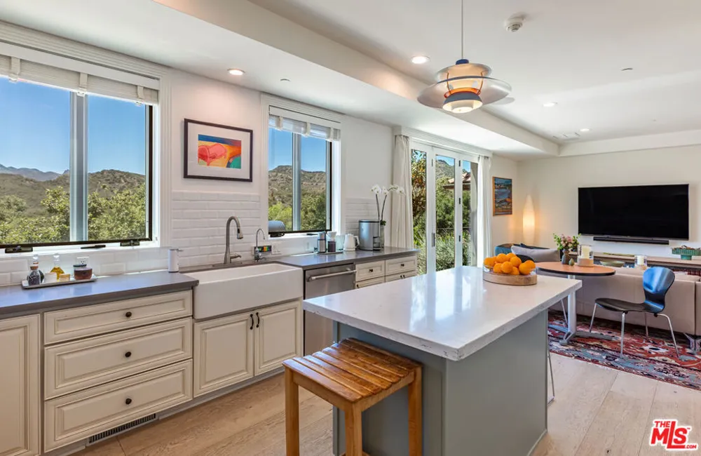 1045 Cold Canyon Road Calabasas, CA 91302