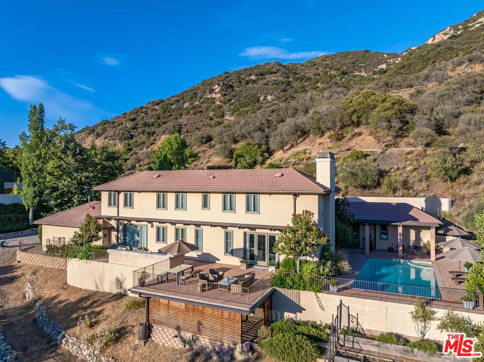 1045 Cold Canyon Road Calabasas, CA 91302