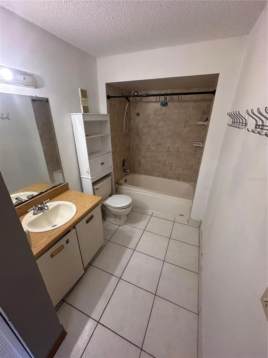 2016 OAK MEADOW CIRCLE South Daytona, FL 32119