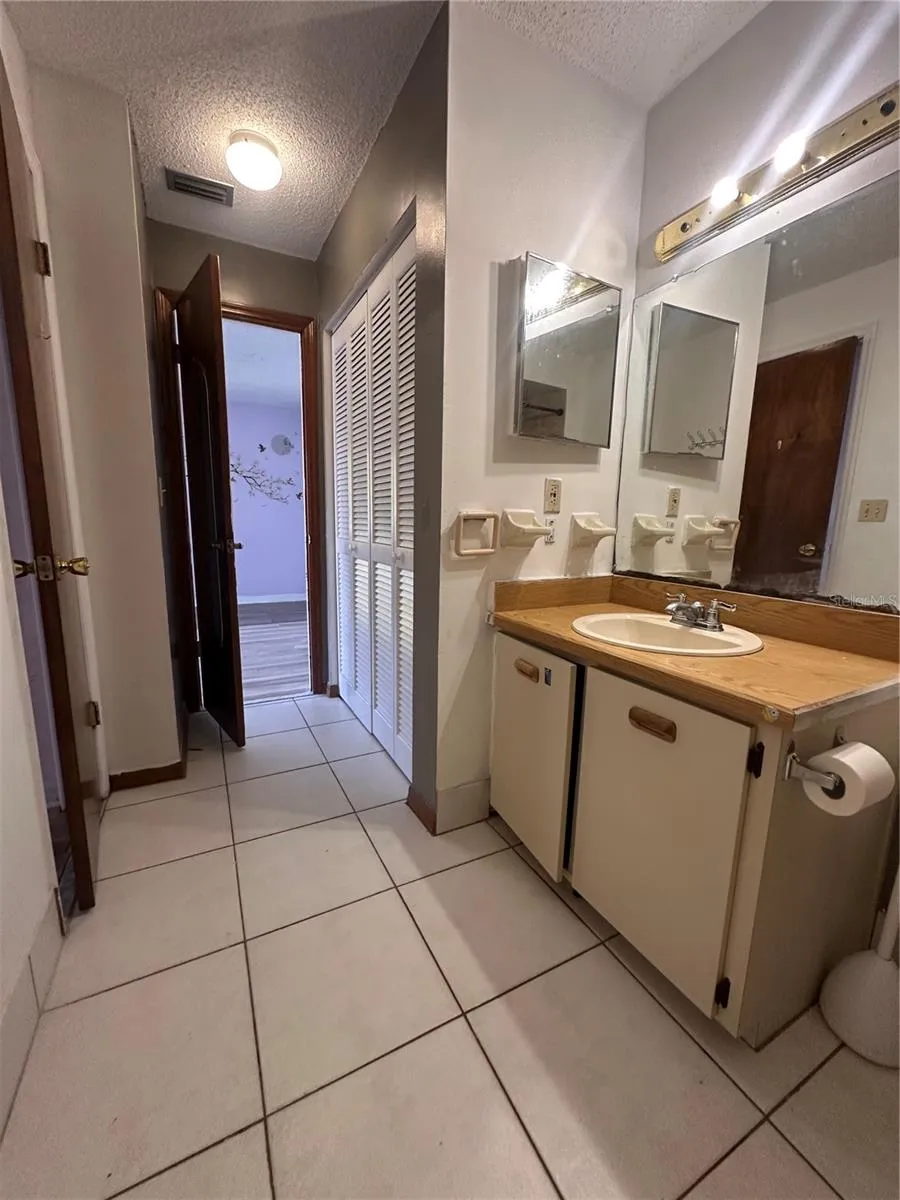 2016 OAK MEADOW CIRCLE South Daytona, FL 32119