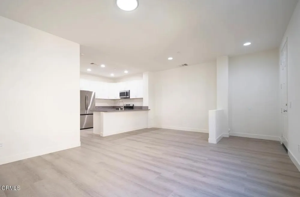 27285 Blue Spruce Place Valencia, CA 91354