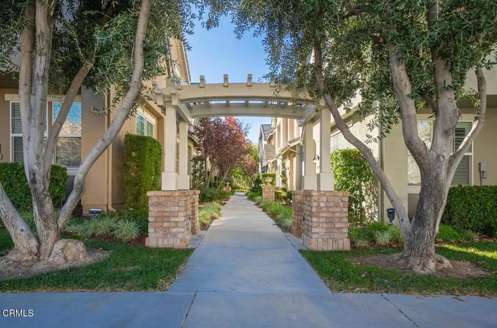 27285 Blue Spruce Place Valencia, CA 91354