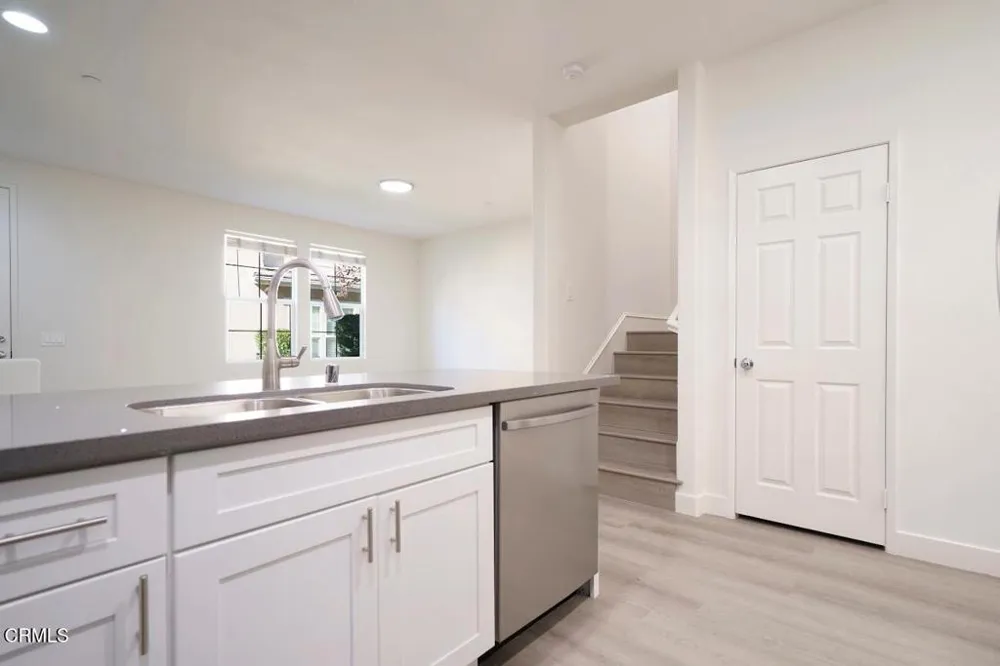 27285 Blue Spruce Place Valencia, CA 91354