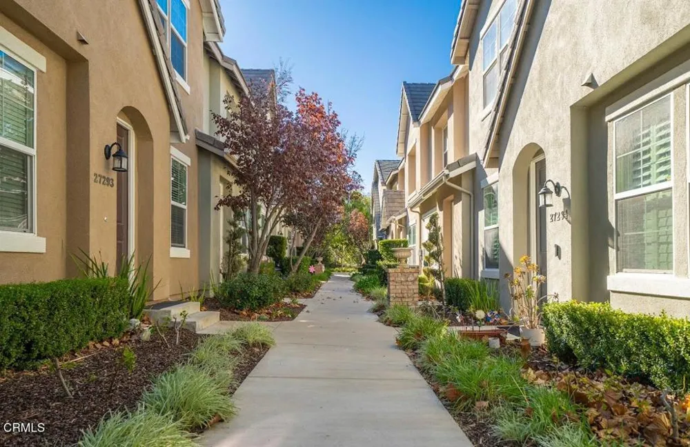 27285 Blue Spruce Place Valencia, CA 91354