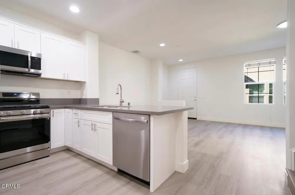 27285 Blue Spruce Place Valencia, CA 91354