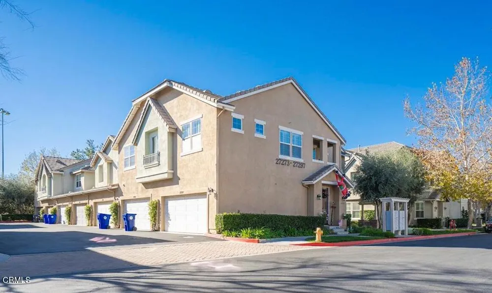 27285 Blue Spruce Place Valencia, CA 91354