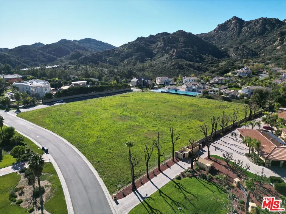 22655 La Quilla Drive Chatsworth, CA 91311