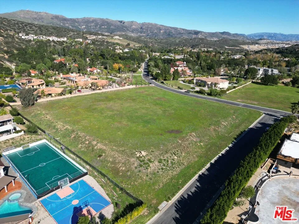 22655 La Quilla Drive Chatsworth, CA 91311