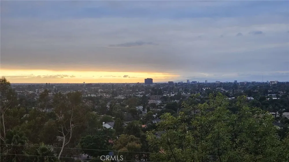 1822 Loma Roja Santa Ana, CA 92705