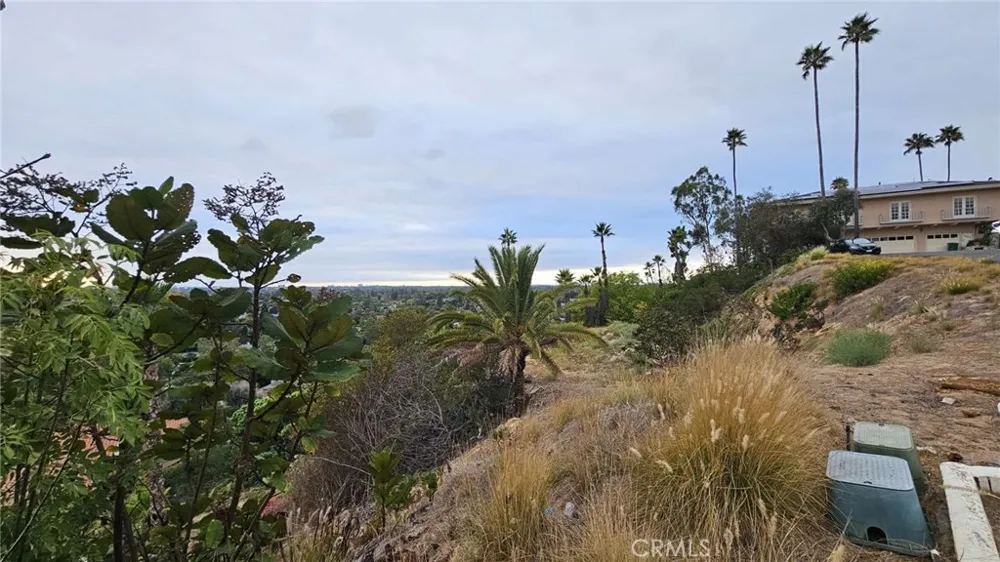 1822 Loma Roja Santa Ana, CA 92705