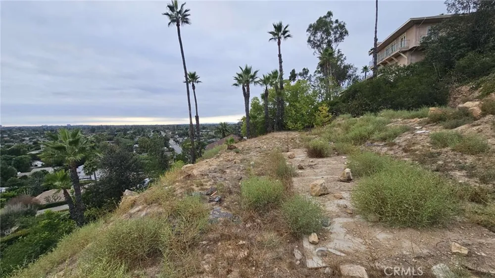 1822 Loma Roja Santa Ana, CA 92705