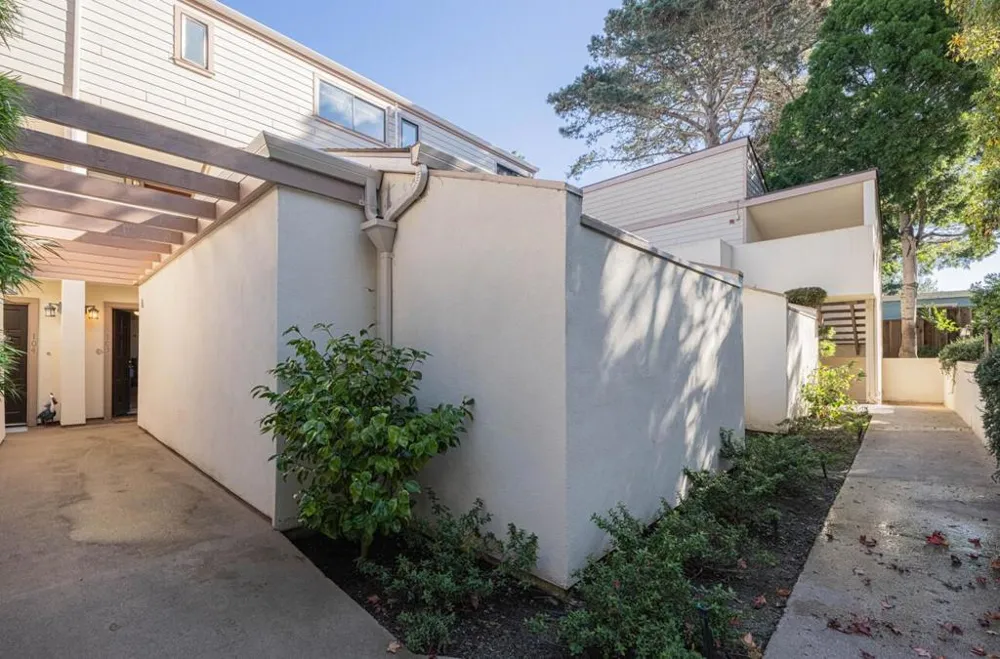 585 Hawthorne Street #103 Monterey, CA 93940