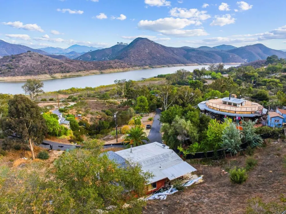 9703 Upas Escondido, CA 92029