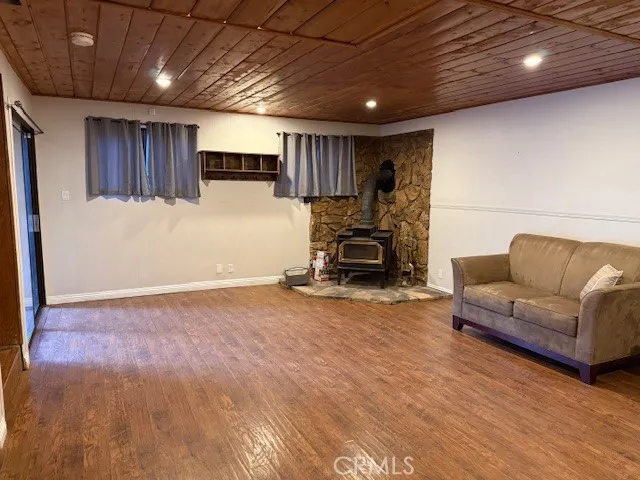 615 Ash Green Valley Lake, CA 92341