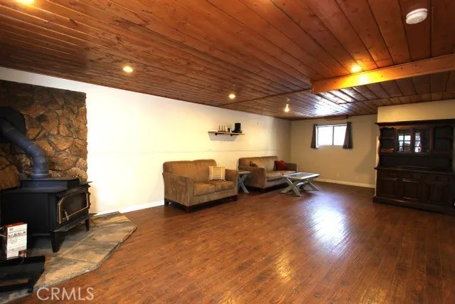 615 Ash Green Valley Lake, CA 92341