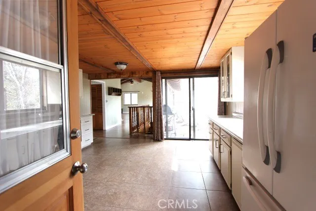 615 Ash Green Valley Lake, CA 92341