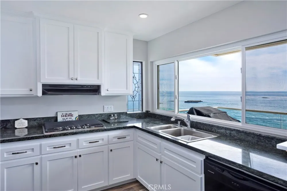 1249 Ocean Front #C Laguna Beach, CA 92651