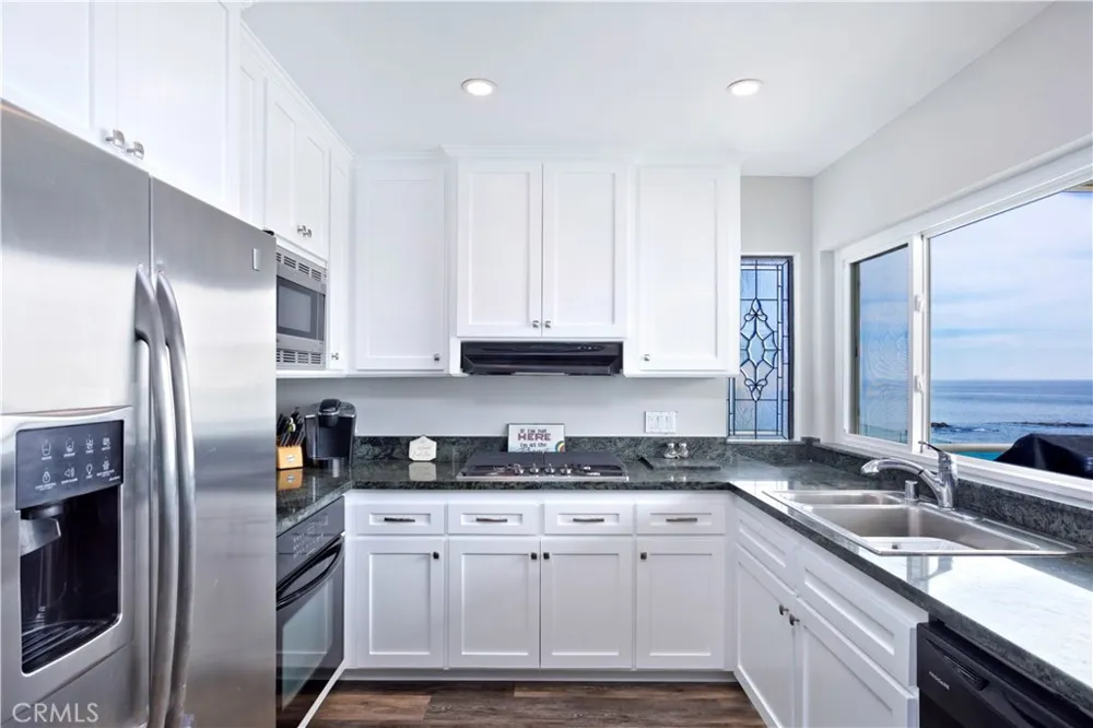 1249 Ocean Front #C Laguna Beach, CA 92651