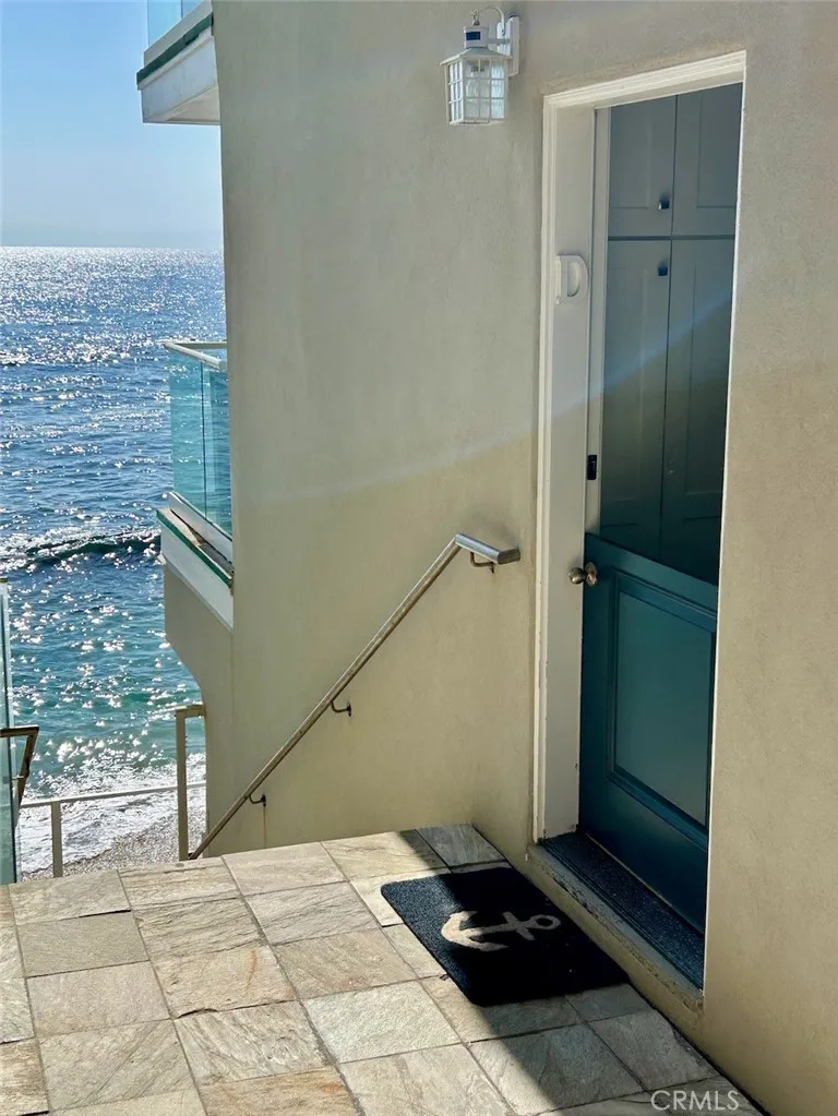 1249 Ocean Front #D Laguna Beach, CA 92651