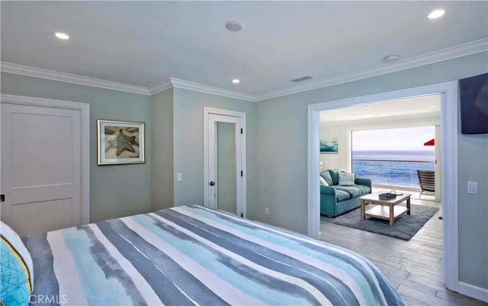 1249 Ocean Front #D Laguna Beach, CA 92651