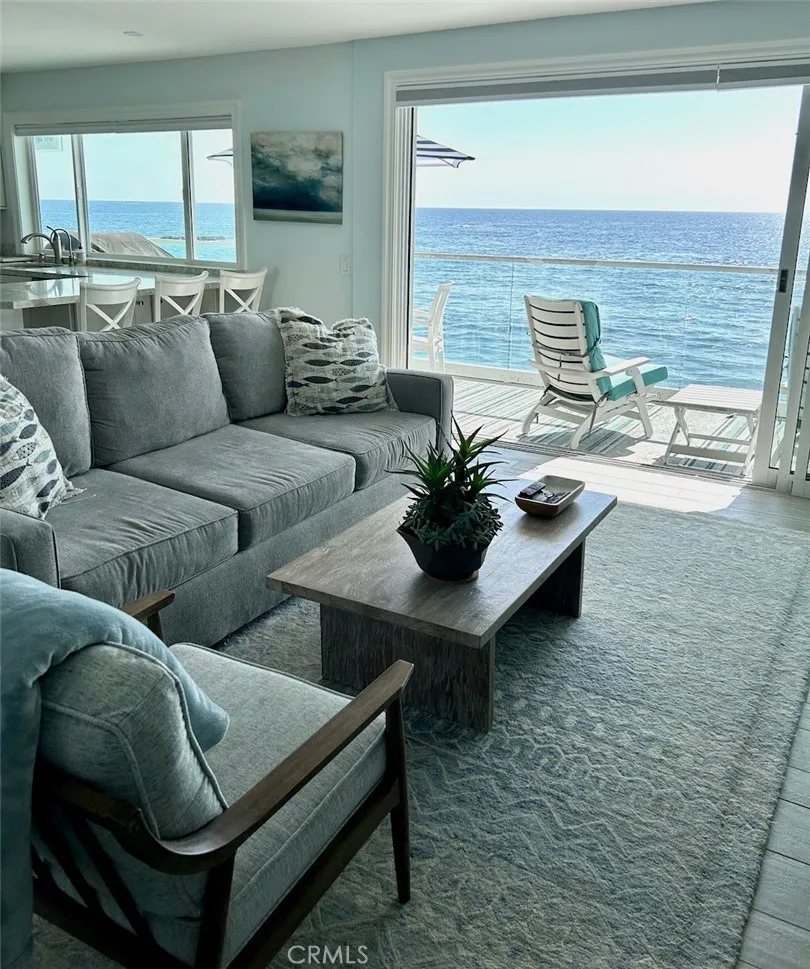 1249 Ocean Front #D Laguna Beach, CA 92651
