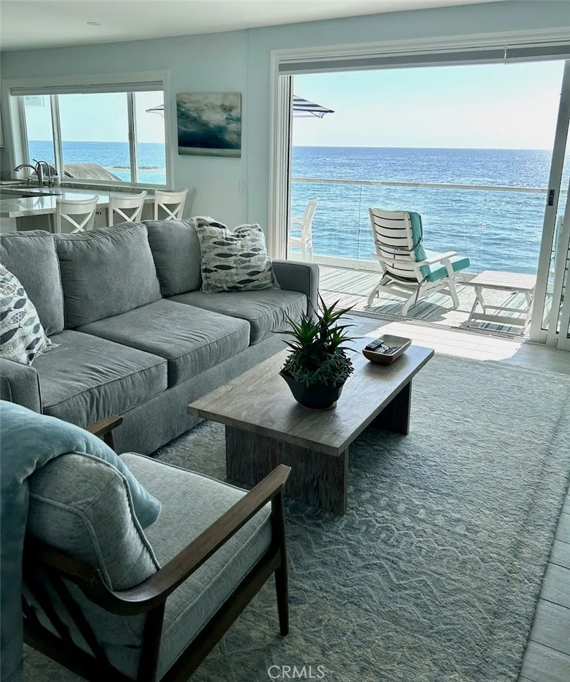 1249 Ocean Front #D Laguna Beach, CA 92651