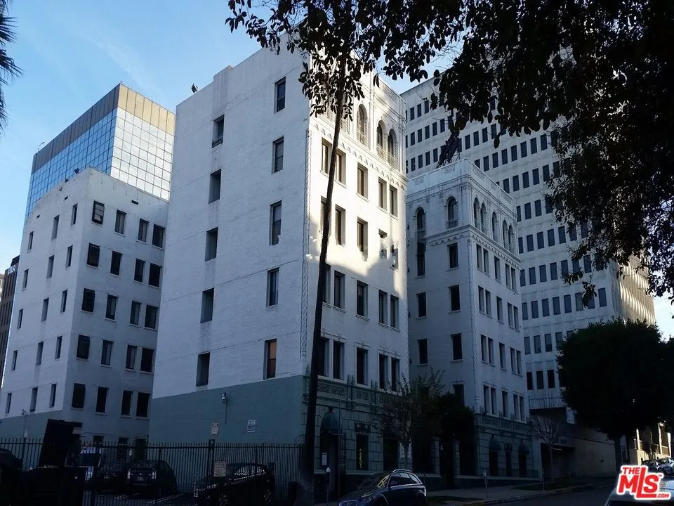 630 S Kenmore Avenue #305