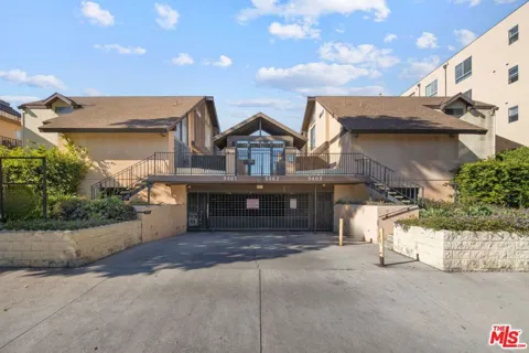 5461 Newcastle Avenue #6