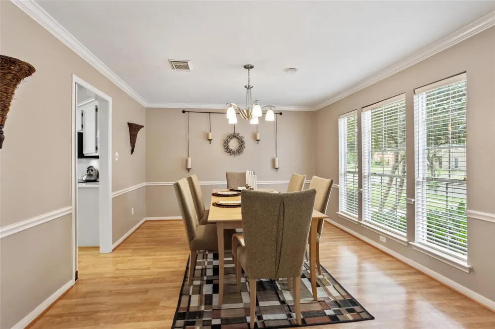 2005 Crescent Shore Drive League City, TX 77573