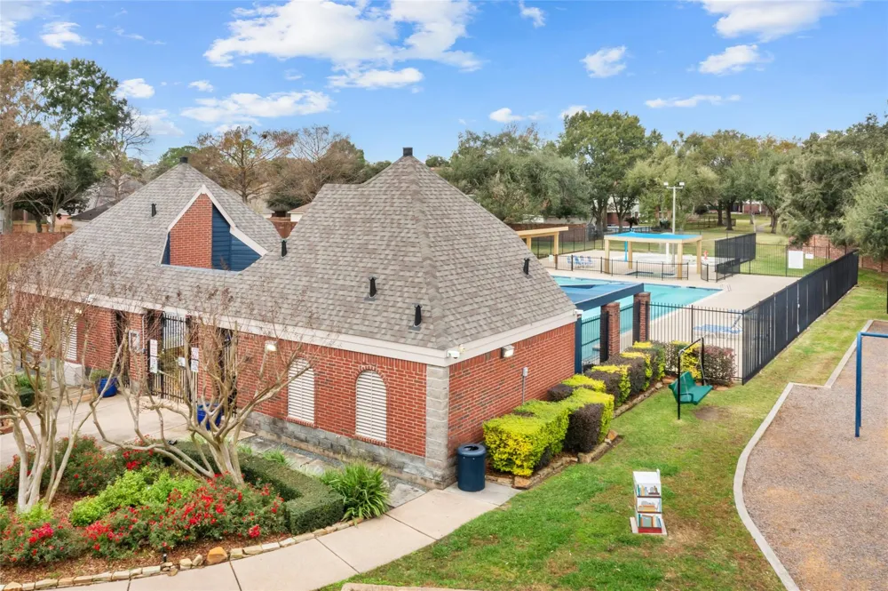 2005 Crescent Shore Drive League City, TX 77573
