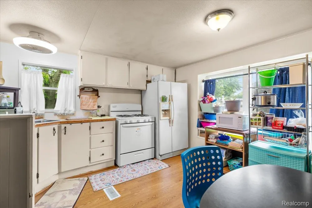 3723 Pinoak Street Brandon Charter Township, MI 48348