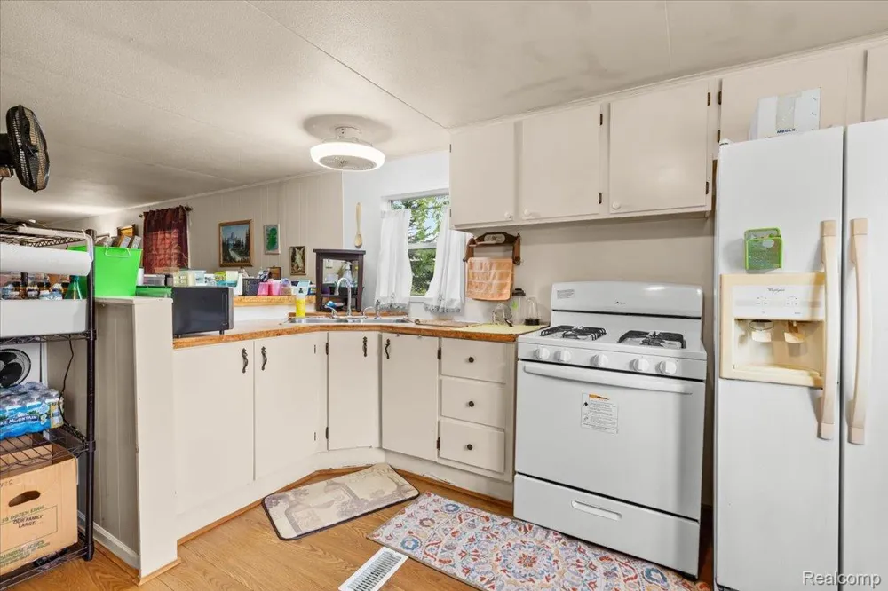 3723 Pinoak Street Brandon Charter Township, MI 48348