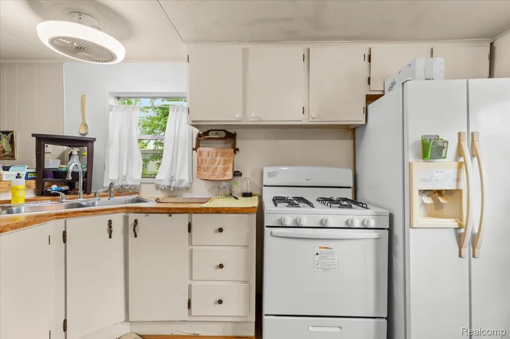 3723 Pinoak Street Brandon Charter Township, MI 48348