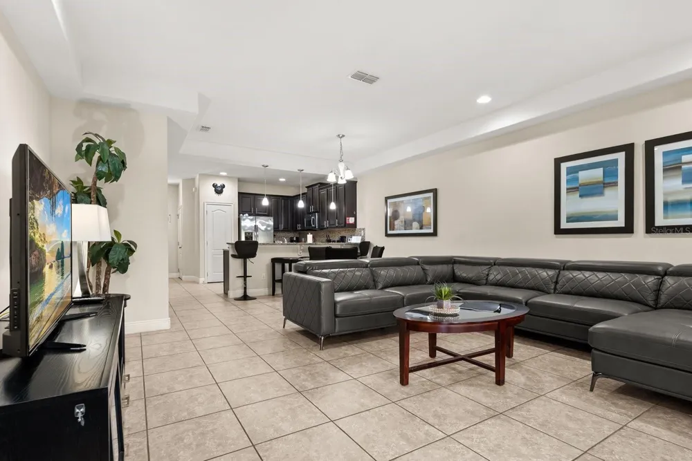 8193 ROSEVILLE BOULEVARD Davenport, FL 33896