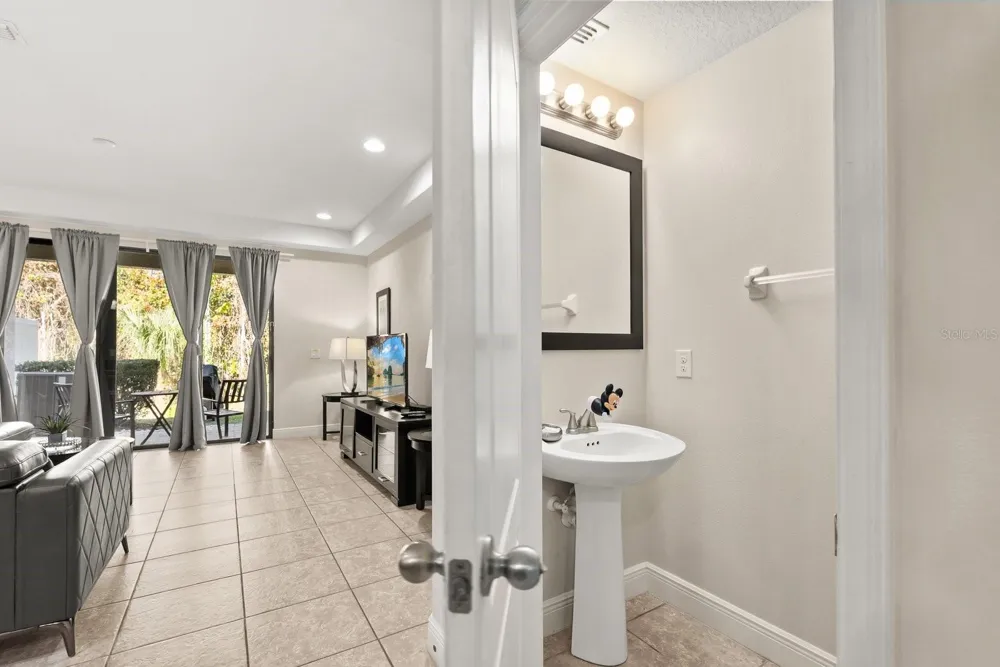 8193 ROSEVILLE BOULEVARD Davenport, FL 33896