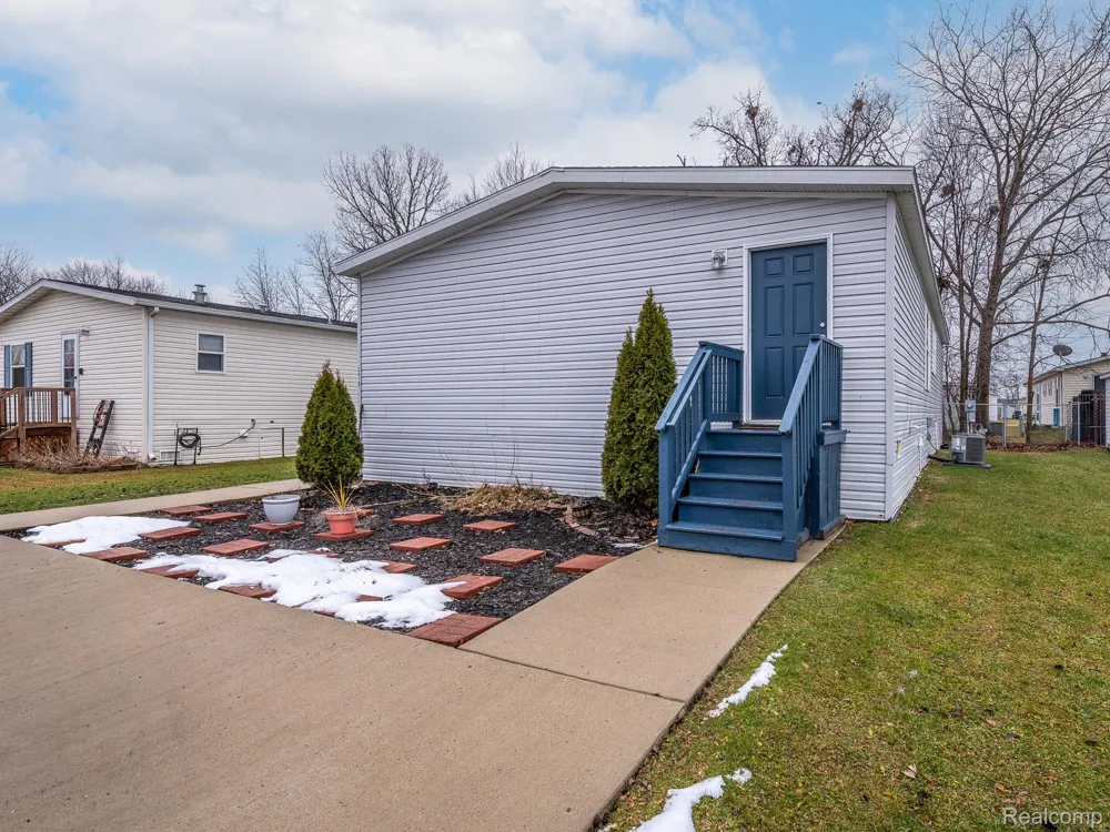 24161 Senate Drive Brownstown Charter Township, MI 48134