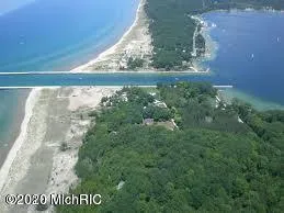 17 W Fairway Street Onekama, MI 49675