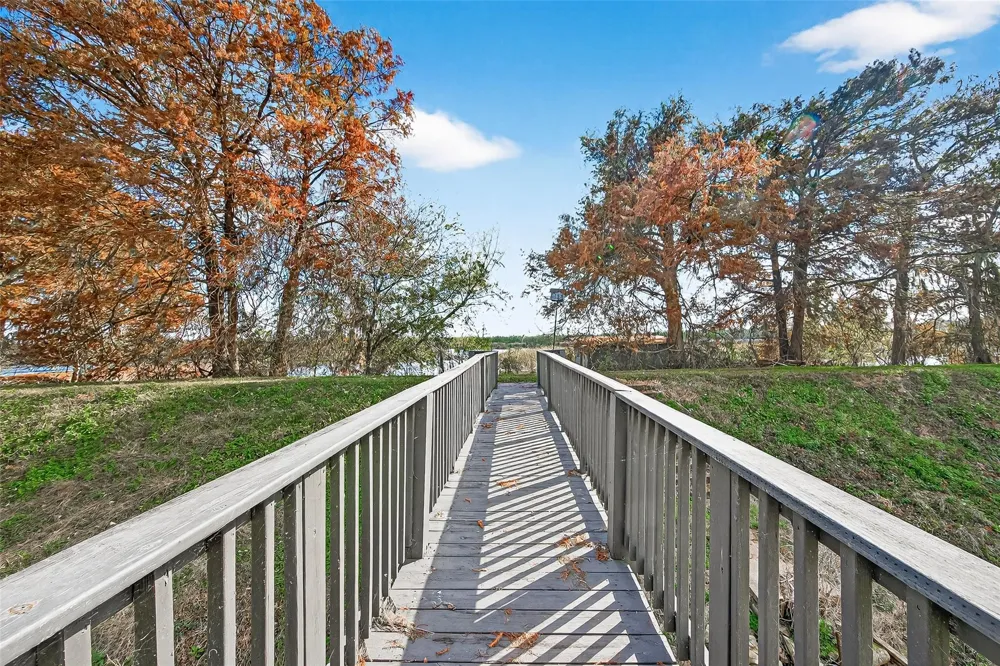 29927 County Road 25 Damon, TX 77430