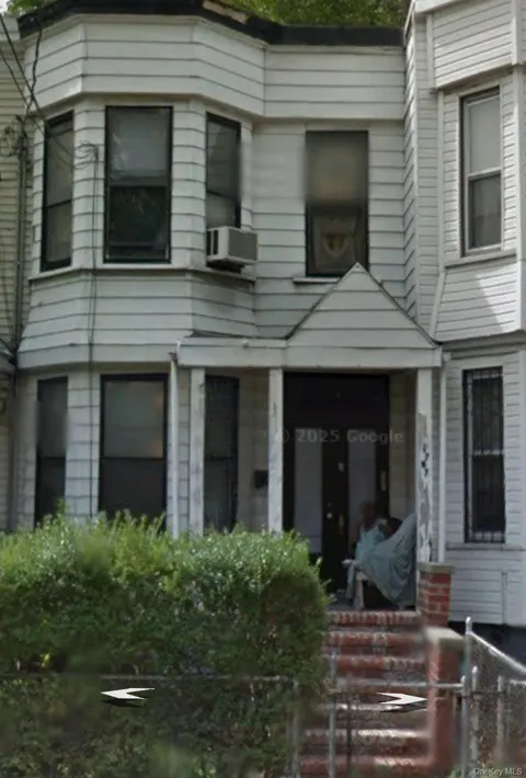 2767 Creston Avenue