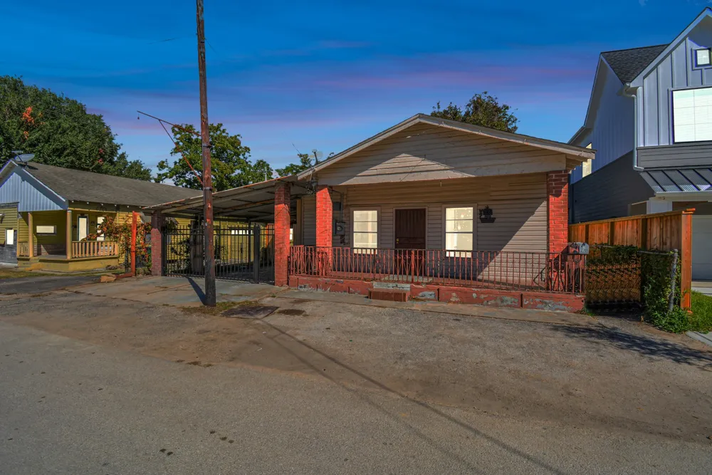 2705 S Fox Street Houston, TX 77003