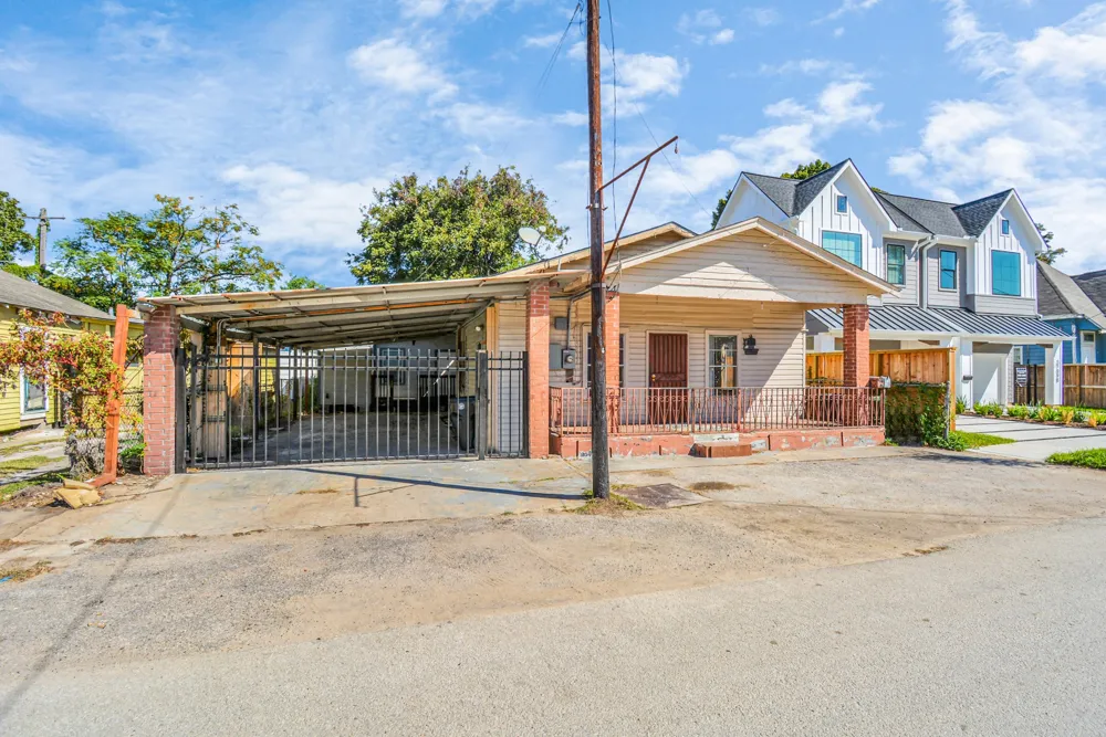 2705 S Fox Street Houston, TX 77003