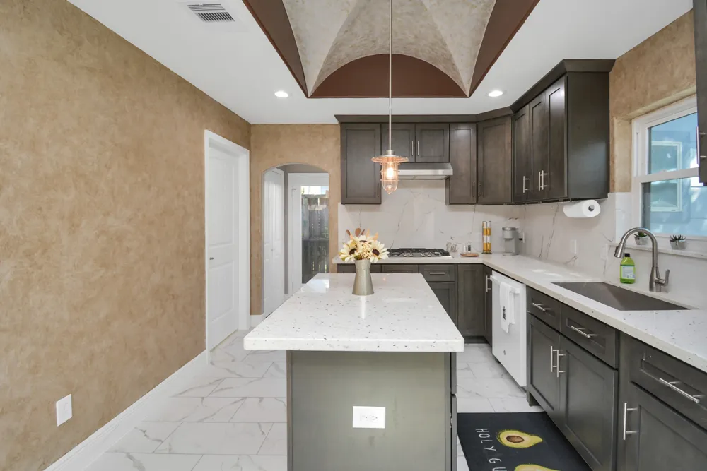 2705 S Fox Street Houston, TX 77003