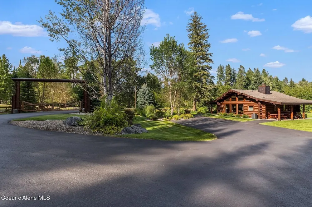 534 Saddleback Drive Naples, ID 83847