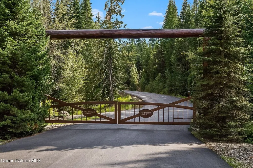 534 Saddleback Drive Naples, ID 83847