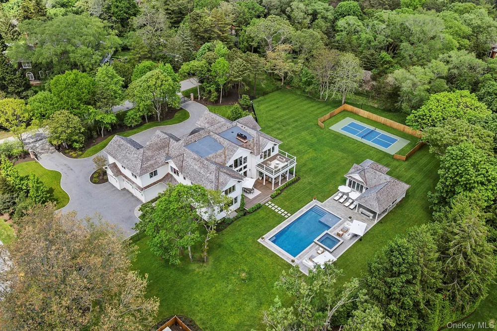 4 Heatherwood Lane Quogue, NY 11959