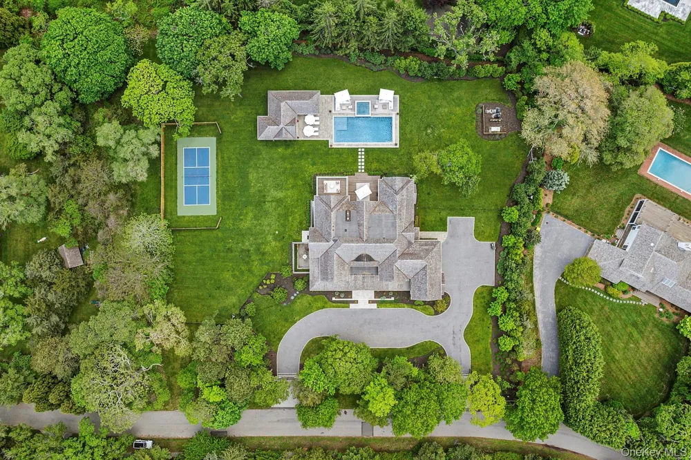 4 Heatherwood Lane Quogue, NY 11959