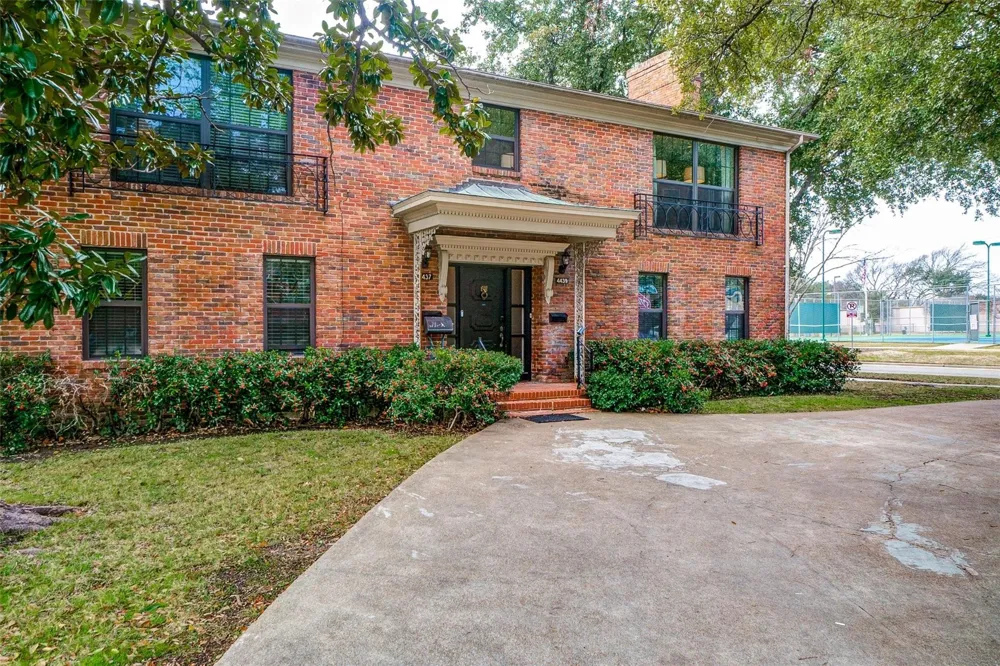 4437 University Boulevard