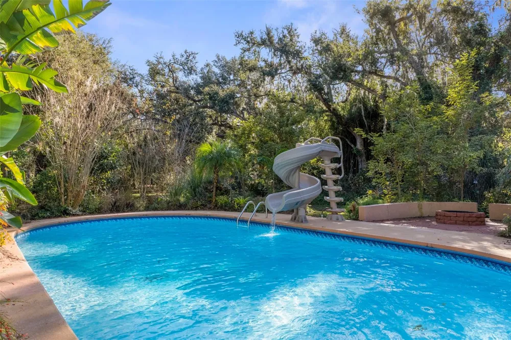 27910 DEBBIE ROAD Okahumpka, FL 34762